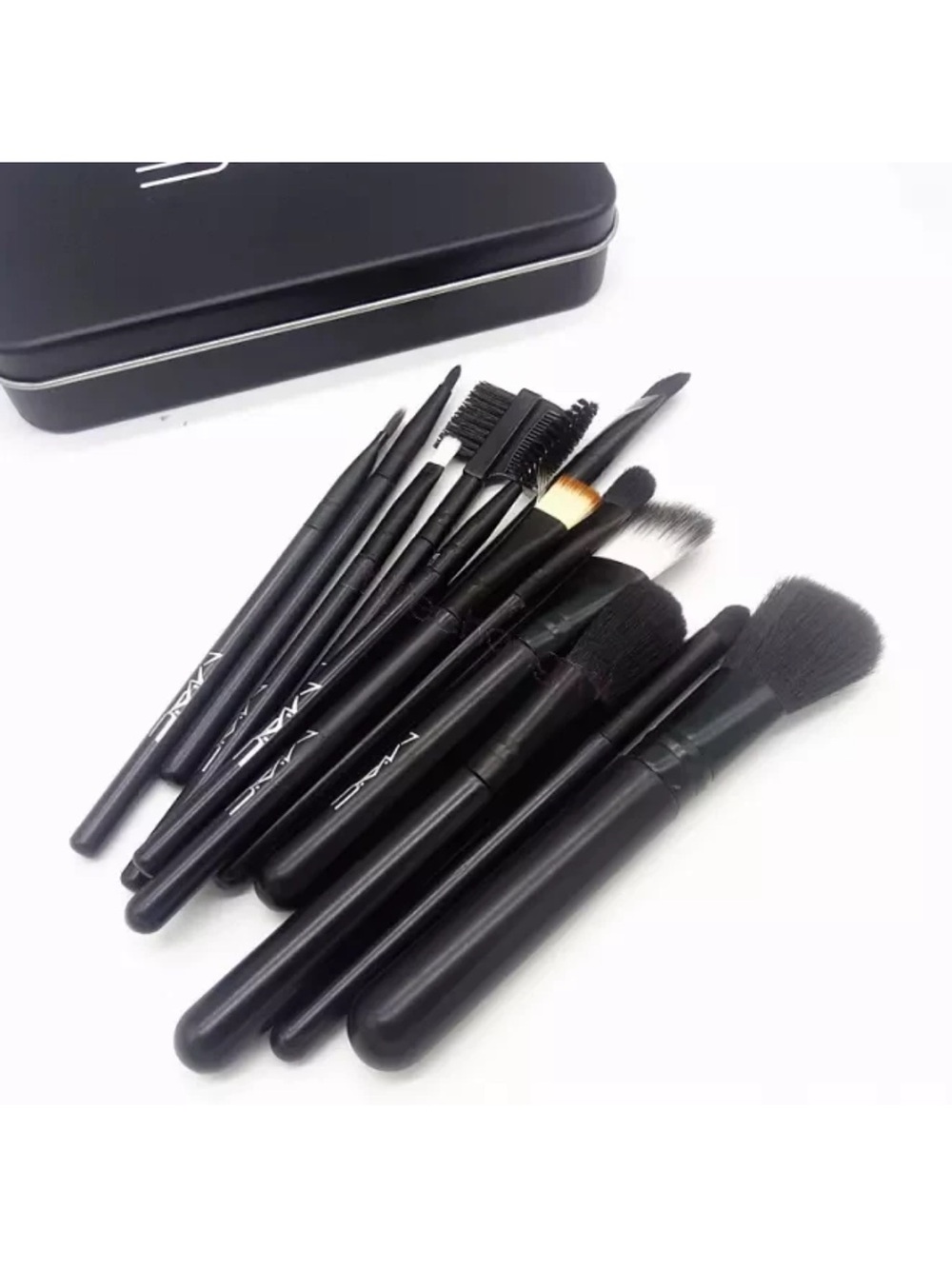 MAC 12-Piece Black Makeup Brush Set - Picture 4 of 5